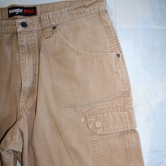 Wrangler Men's Tan Cargo Shorts - Picture 3 of 16